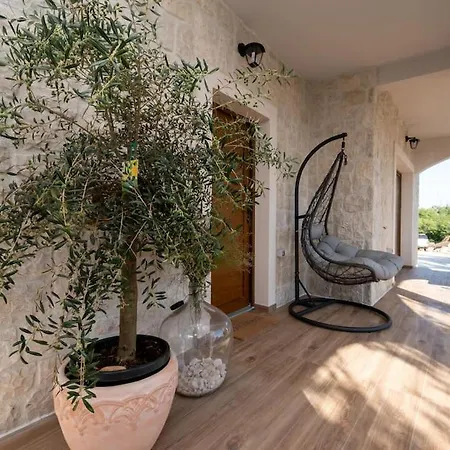 Willa Olive Garden Platinum, Posedarje