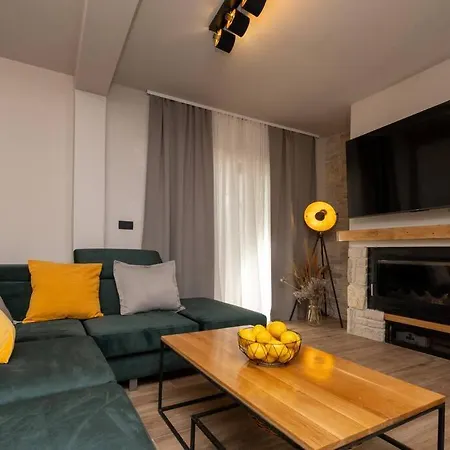 Olive Garden Platinum, Posedarje