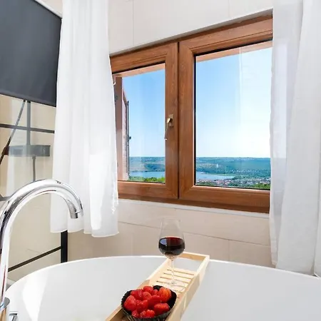 Olive Garden Platinum, *