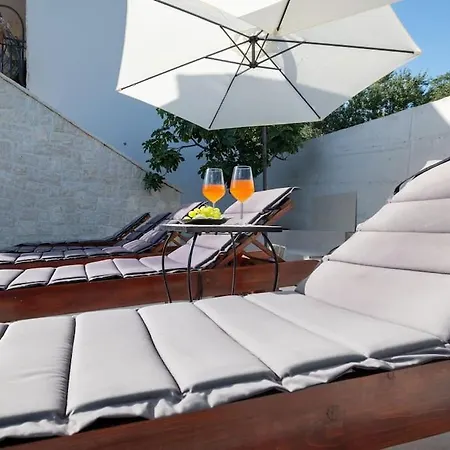 Olive Garden Platinum, Posedarje