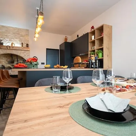 Olive Garden Platinum, Willa