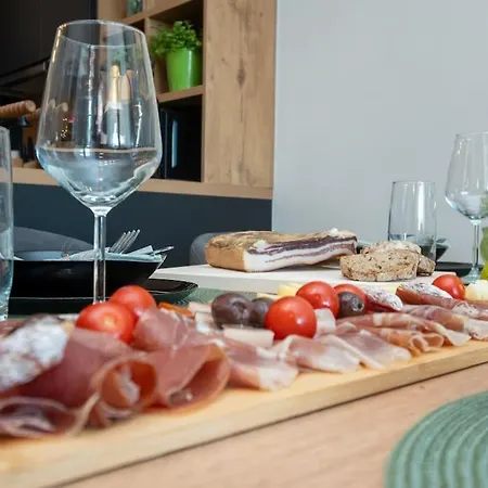 Olive Garden Platinum, Willa *