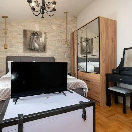 Olive Garden Platinum, Willa Posedarje