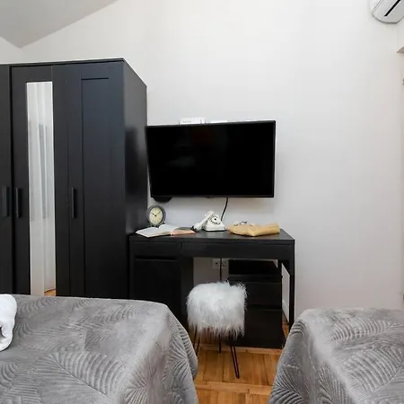 Olive Garden Platinum, Willa Posedarje