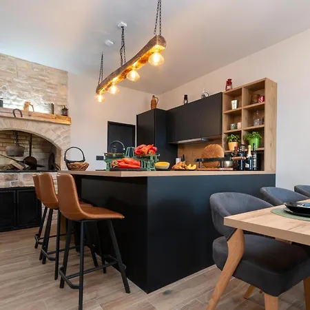 Olive Garden Platinum, Willa