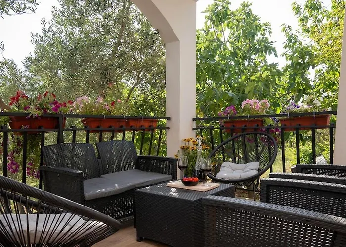 Olive Garden Platinum, Villa