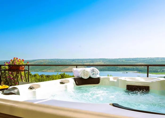 Villa Olive Garden Platinum, *