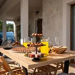 Olive Garden Platinum, Villa