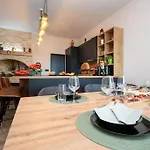 Olive Garden Platinum, Villa