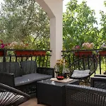 Olive Garden Platinum, فيلة