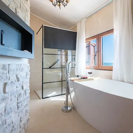 Villa Olive Garden Platinum, *