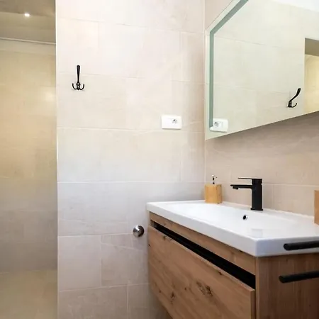 Villa Olive Garden Platinum, Posedarje