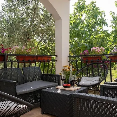 Olive Garden Platinum, Villa