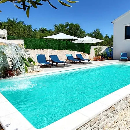New!!! Xl Swimming Pool With Waterfall
