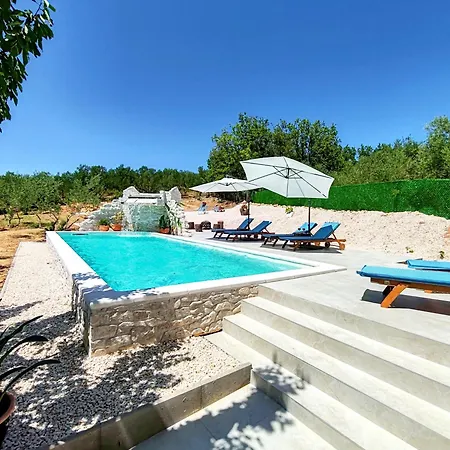 New!!! Xl Swimming Pool With Waterfall *