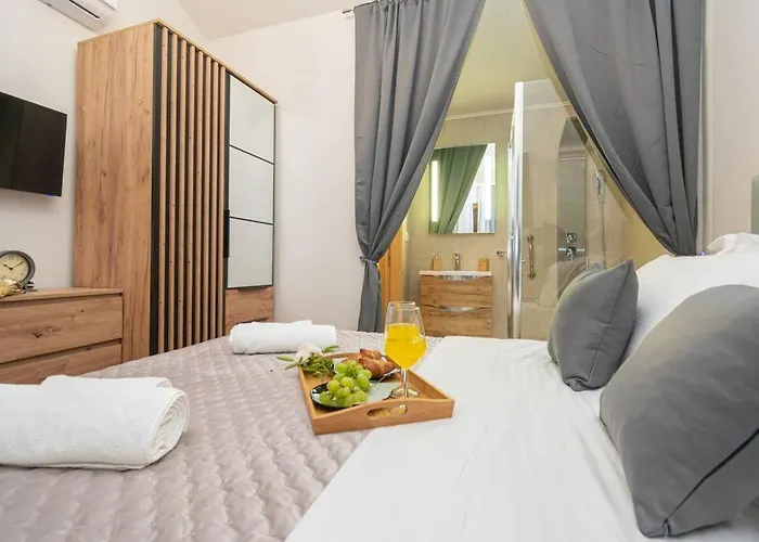 Olive Garden Platinum, Vila Posedarje