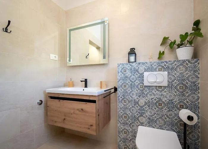 Olive Garden Platinum, Vila Posedarje