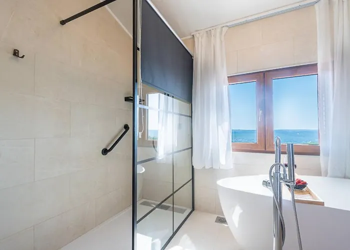 Olive Garden Platinum, Vila