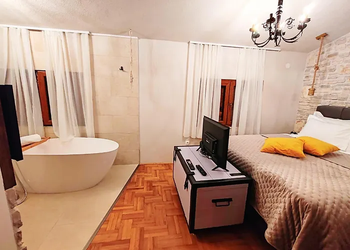 Olive Garden Platinum, Vila *